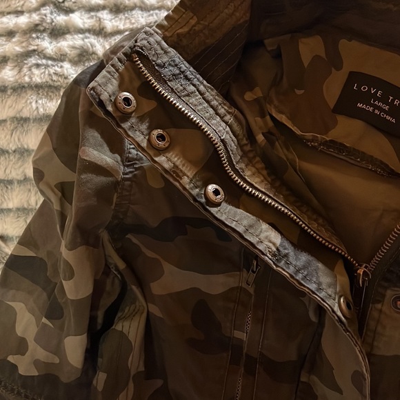 Love tree camo jacket size large - Picture 3 of 5